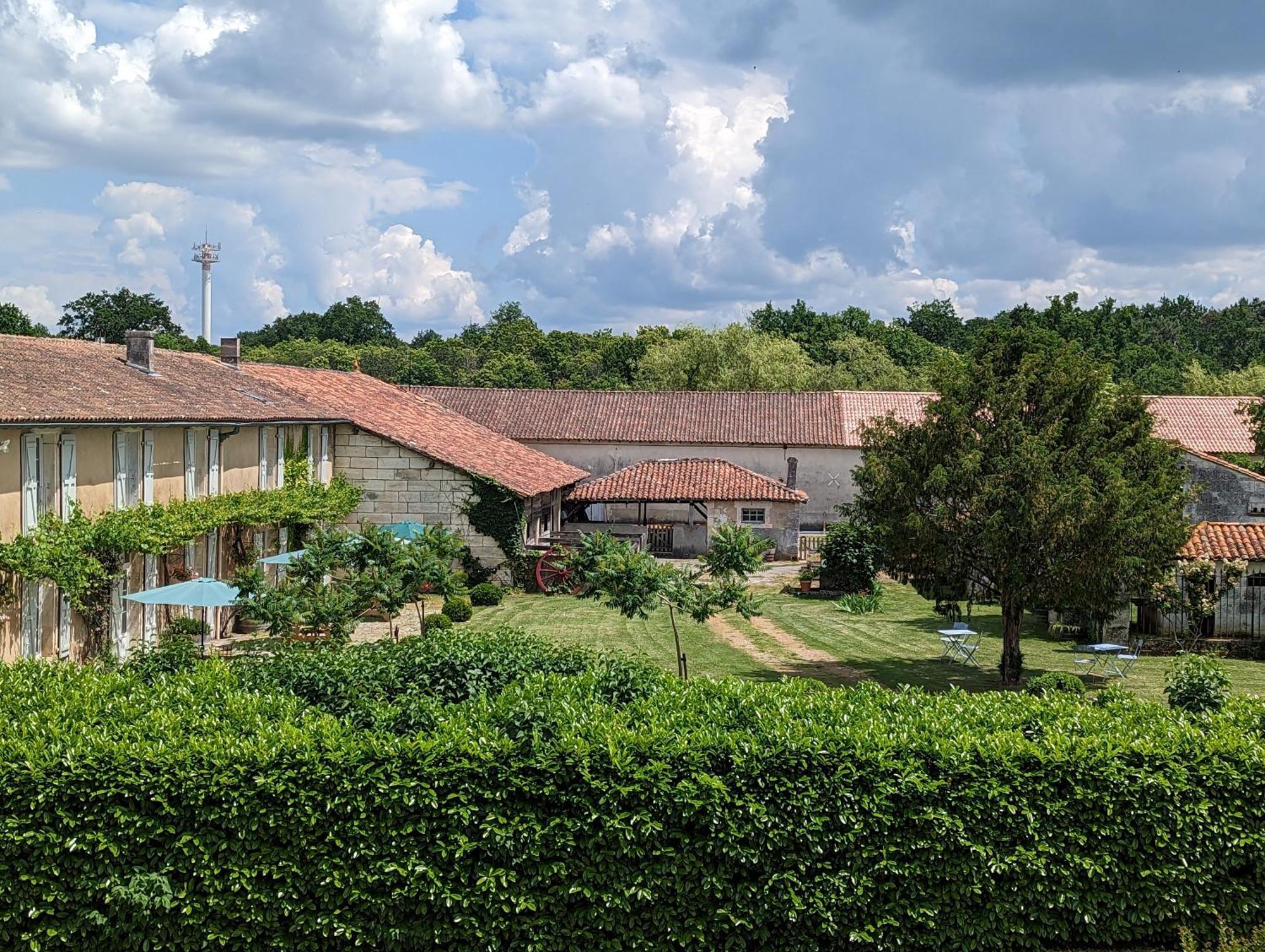 Bed and Breakfast Domaine Du Faure Chadurie Zewnętrze zdjęcie