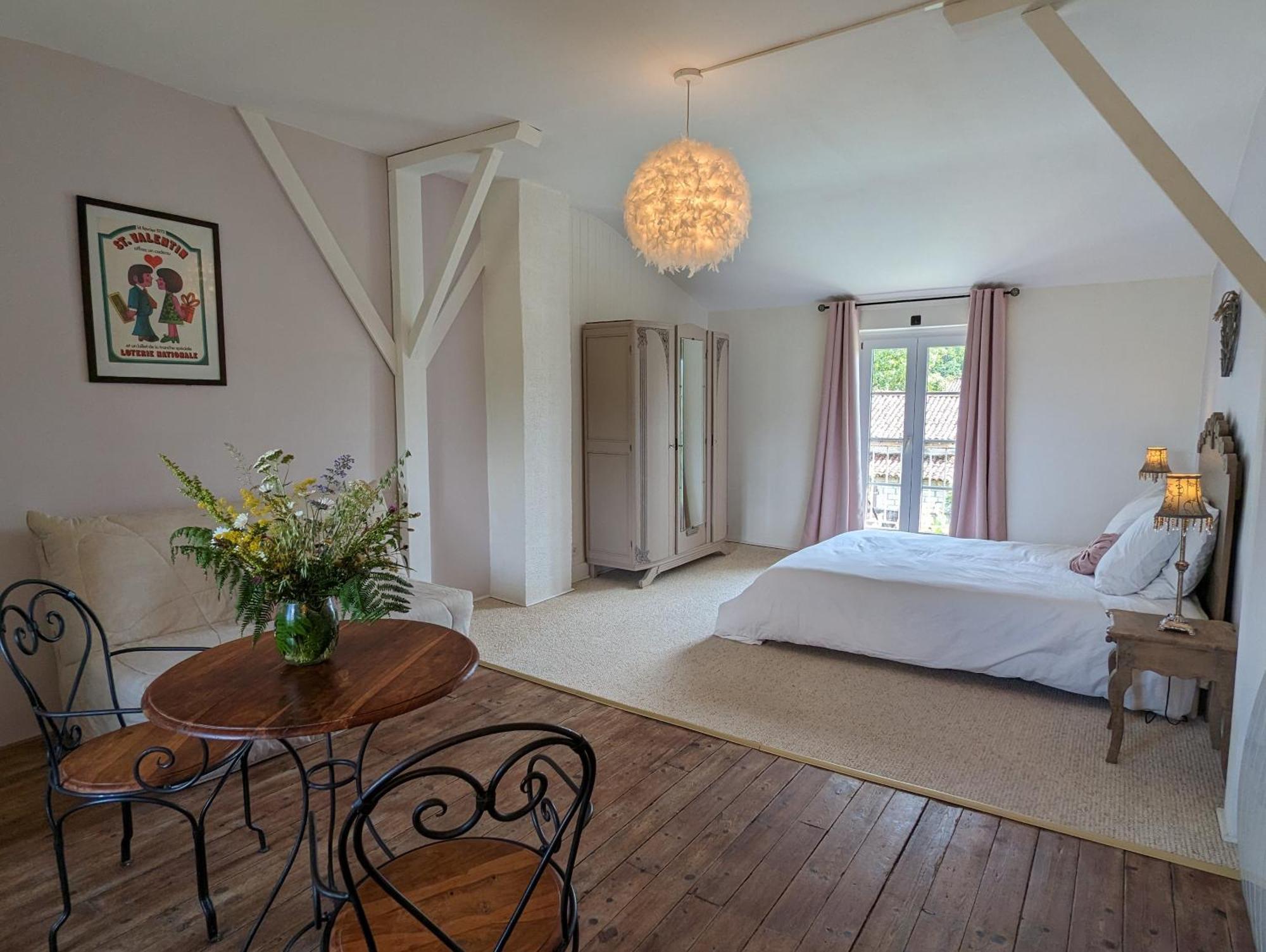 Bed and Breakfast Domaine Du Faure Chadurie Pokój zdjęcie